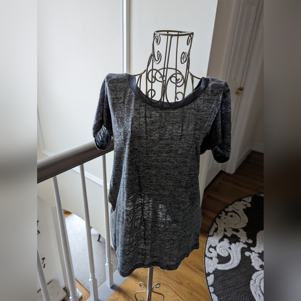 Beautiful Banana Republic Tshirt Top with Shear Accents